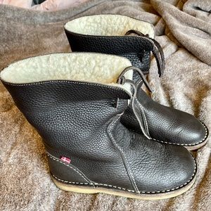 Duckfeet Arhus Size 40 (size 9) in Stone